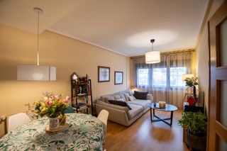 Pis a Villaviciosa - Amandi. Venta de piso de dos habitaciones con garaje en villaviciosaastu