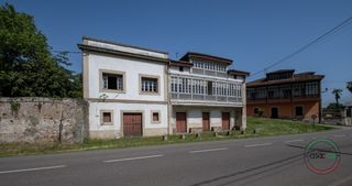 Haus in Al la parra 17. Venta de casona asturiana  independiente con hórreo y finca cerr