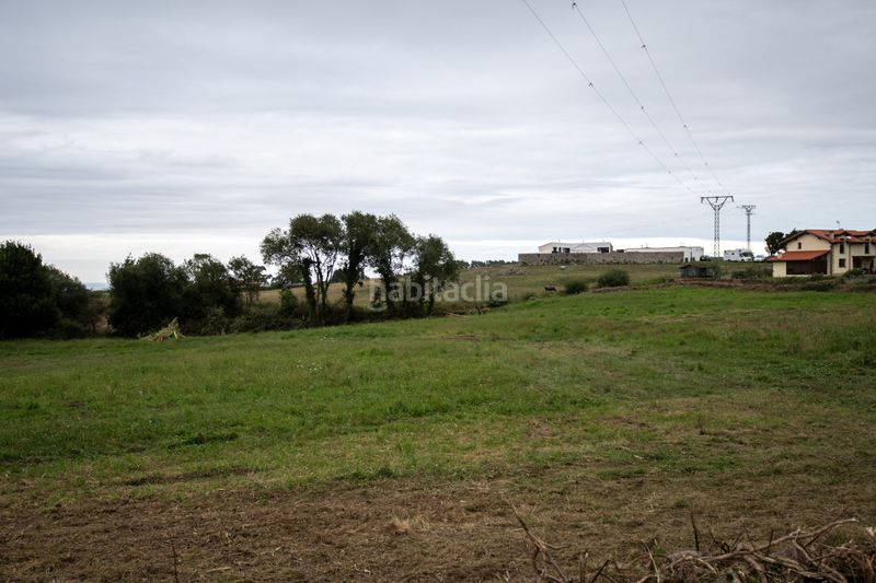 Foto d0254beb-62df-4252-8abc-7b7449af1554. Terreny residencial a Ribadedeva