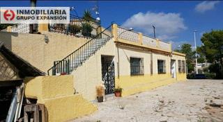 Xalet a El Castillo. Chalet con nave en elche, montesol muy bien situado