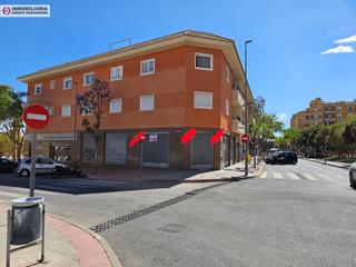 Lloguer Local Comercial a El Castillo. Espectacular local en esquina de 202 metros en aspe muy bien sit