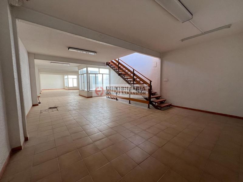 Foto 477c1837-6072-442d-872d-e00fb6242412. Edificio espectacular edificio de 430 metros zona centro en Novelda