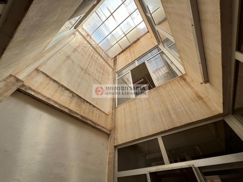 Foto ca6d98ea-830b-4e99-b2d1-9b4a1b89fdf3. Edificio espectacular edificio de 430 metros zona centro en Novelda