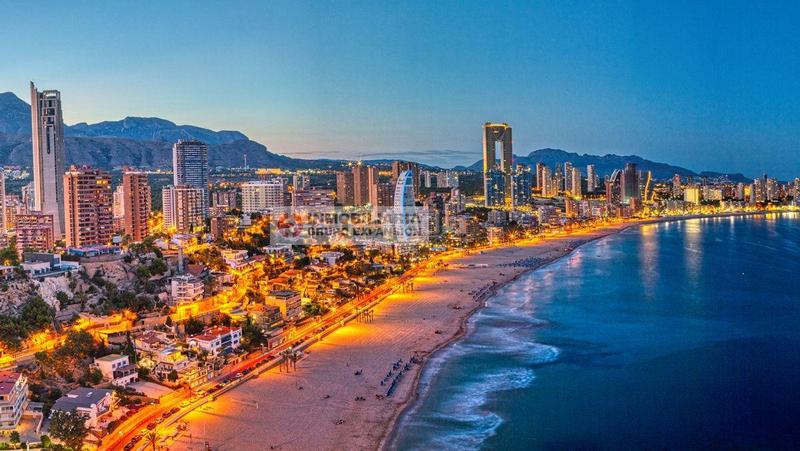 Foto 676572f6-169b-4086-9cd5-6969a4779345. Edifici a Playa Poniente Benidorm