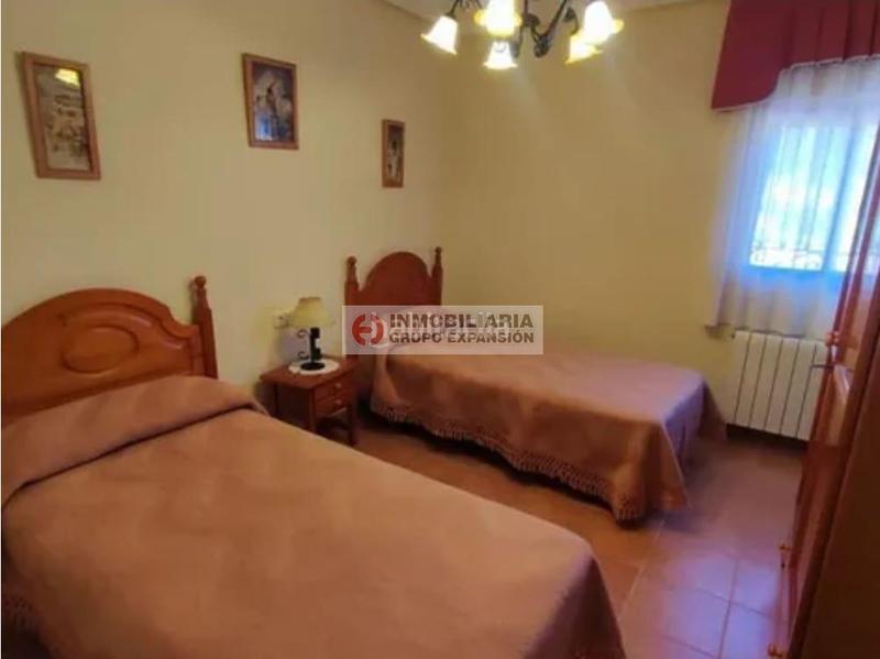 Foto afd0f3dc-a6f0-475e-81fd-868853e2c599. Chalet con piscina in Onil