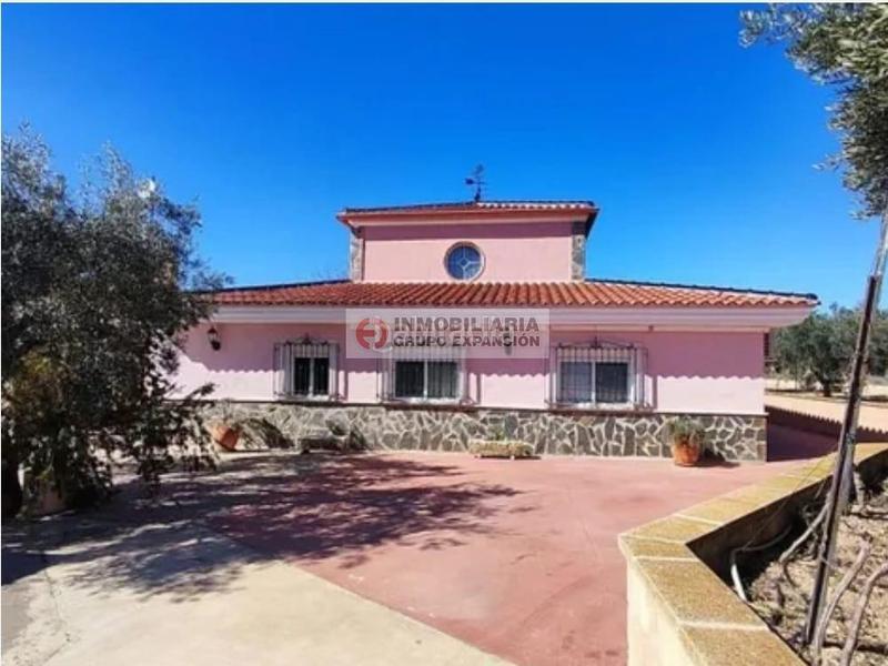 Foto c2710806-48a1-4d1b-ad9a-d476b1fd7ada. Chalet con piscina in Onil