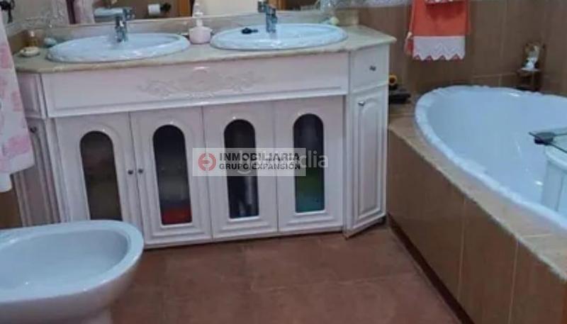 Foto dd1117e8-f7e0-447d-a24b-1be2ac41e38e. Chalet con piscina in Onil