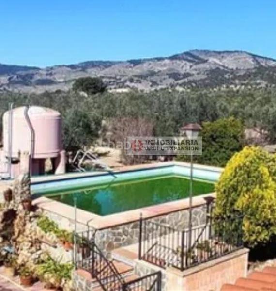 Foto e901e4b2-f241-4acb-b503-02a698b8a65a. Chalet con piscina in Onil