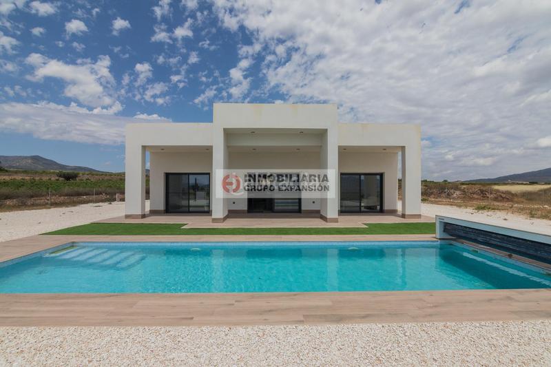 Foto efbfdd1a-8f9c-41bb-890b-4c36fb158b86. Xalet amb piscina a Pinoso