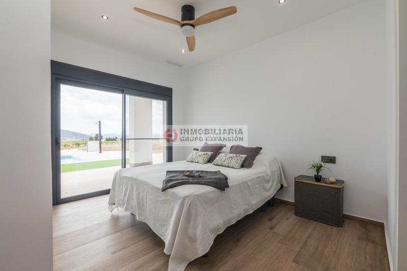 Foto f57bef40-dbb8-4ce7-9879-8fca6765cb4a. Xalet amb piscina a Pinoso