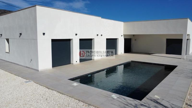 Foto 44f92c4e-ad15-42ea-8a02-310e26ee57e6. Chalet espectacular proyecto de obra nueva villa alhambra en Pinoso