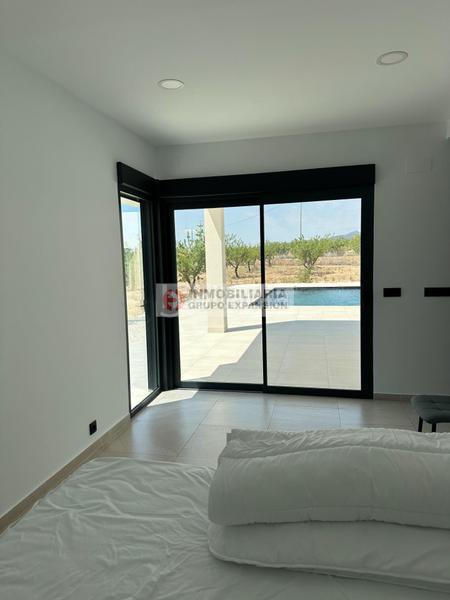 Foto 4d09bace-8130-425d-9c7f-bbba59897faa. Chalet espectacular proyecto de obra nueva villa alhambra en Pinoso