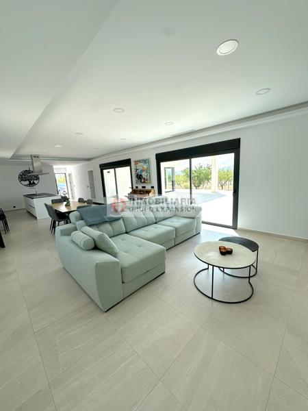 Foto 5f7c186d-6ecf-4e11-904b-b26d6c1e5fc5. Chalet espectacular proyecto de obra nueva villa alhambra en Pinoso