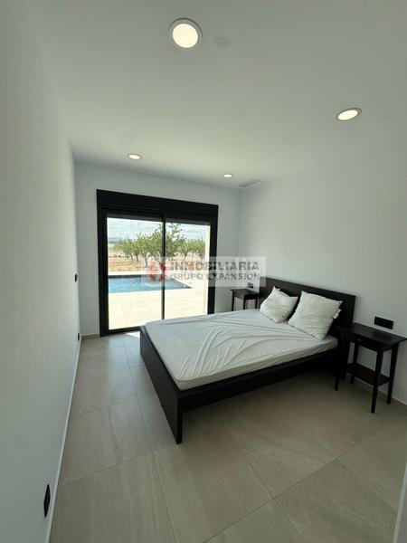 Foto c77ed4db-1a51-4734-b895-ba3fa5d793a9. Chalet espectacular proyecto de obra nueva villa alhambra en Pinoso