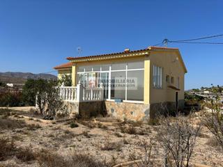 Chalet in Hondón de los Frailes. Encantador chalet en hondón de los frailes con piscina muy bien