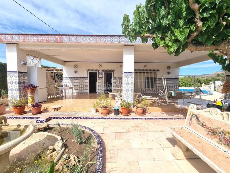 Foto 20b8581d-ca9c-4860-b37b-6f42faf927d8. Xalet amb aparcament piscina a Novelda