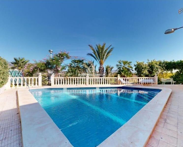 Foto 40fdabcf-3b22-4dcc-ab95-6fb48125dbe5. Xalet amb aparcament piscina a Novelda