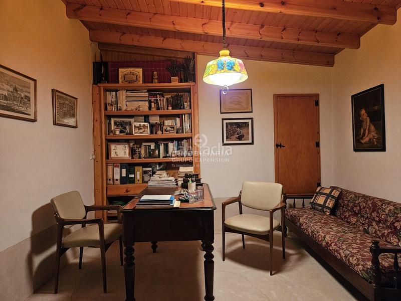 Foto 374c4383-3394-4a2b-895d-ae111d22e8dd. Chalet espectacular chalet tipo caserío muy bien situado con 100.000 metros de terreno en Villena