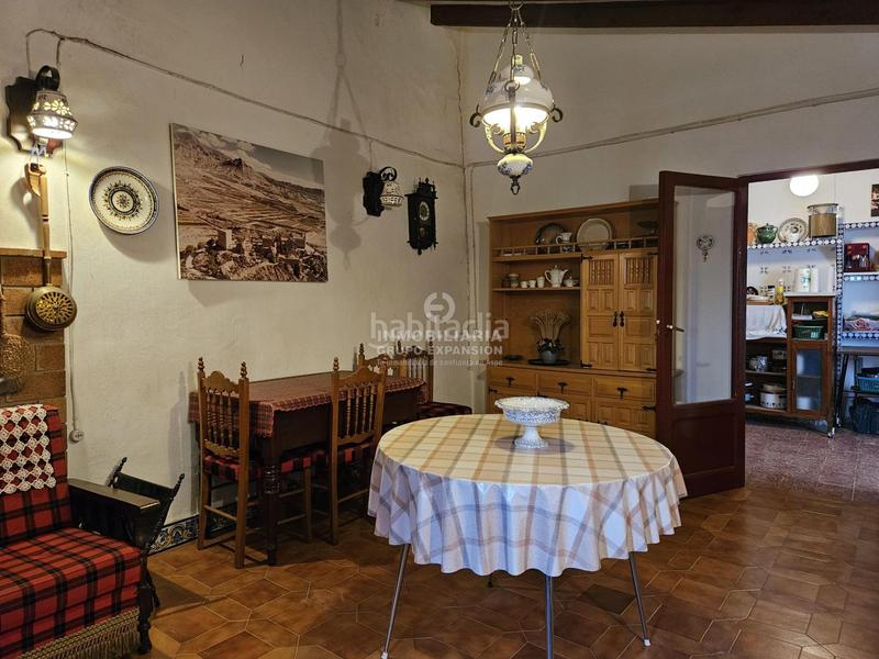 Foto 5f494b19-4d1f-4b05-9e29-531cea674662. Chalet espectacular chalet tipo caserío muy bien situado con 100.000 metros de terreno en Villena