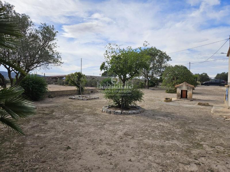 Foto a0714e6d-6905-48f1-bab0-cb1c03c7ff6c. Chalet espectacular chalet tipo caserío muy bien situado con 100.000 metros de terreno en Villena