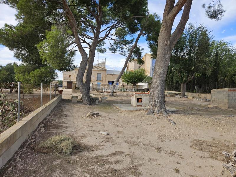 Foto a1d43087-7a3c-431a-813f-3ef53e499852. Chalet espectacular chalet tipo caserío muy bien situado con 100.000 metros de terreno en Villena