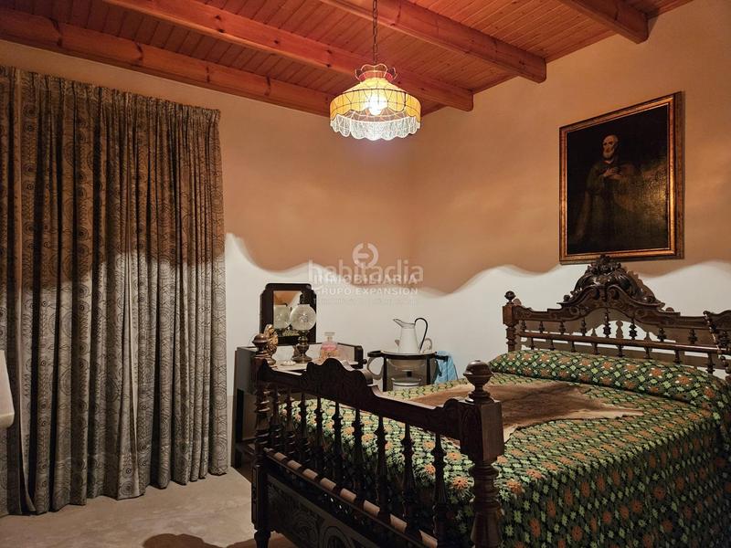 Foto bc6d01c4-93c5-4d81-b8e1-25a7a434a24e. Chalet espectacular chalet tipo caserío muy bien situado con 100.000 metros de terreno en Villena