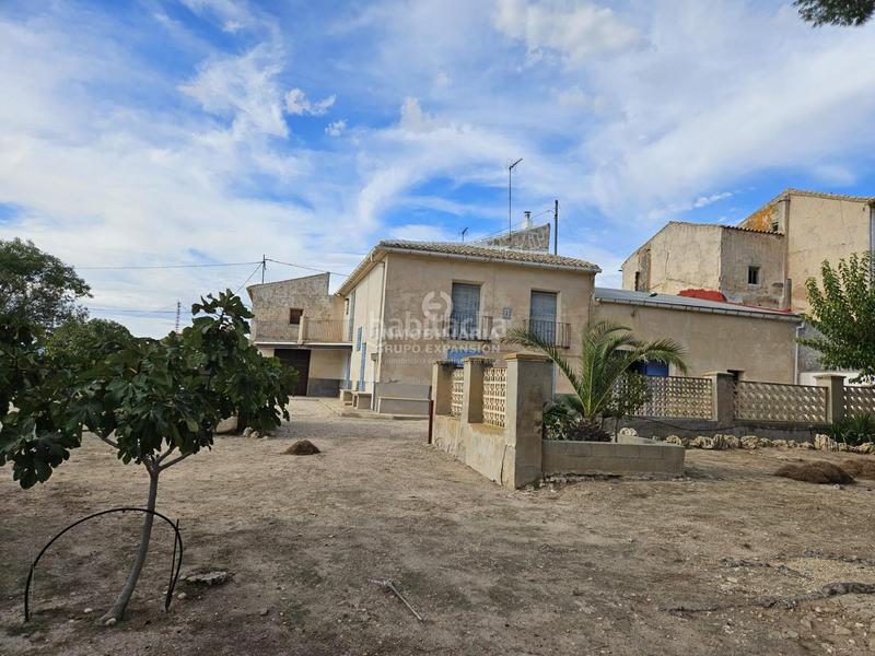 Foto d58f2878-0f79-4a46-94e0-19691f66032f. Chalet espectacular chalet tipo caserío muy bien situado con 100.000 metros de terreno en Villena