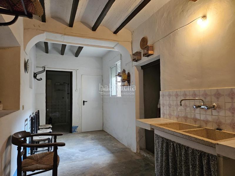 Foto d80eabd1-5d8d-41cf-8021-98afa25ee4f8. Chalet espectacular chalet tipo caserío muy bien situado con 100.000 metros de terreno en Villena