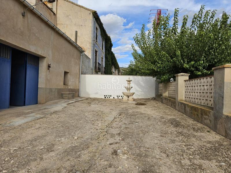 Foto dab0a66f-b6b2-4548-9281-aca1f5705a9e. Chalet espectacular chalet tipo caserío muy bien situado con 100.000 metros de terreno en Villena