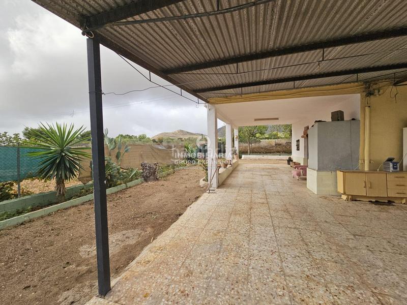 Foto 0adfeb1c-b204-4f6d-8b77-625ce7722855. Chalet  con piscina y almacén muy bien situado en Aspe