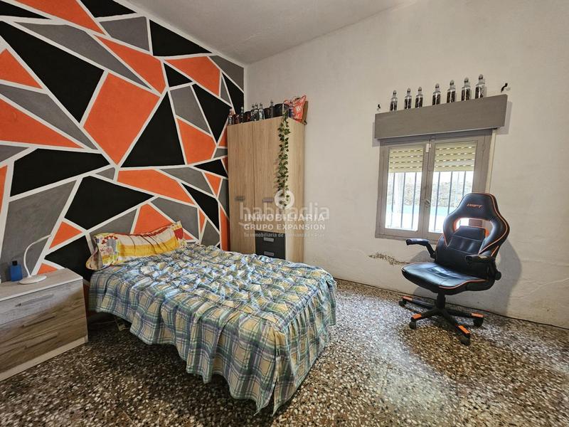 Foto 0d8f2697-e2a8-4b6a-bc9e-d81ad4ed99f7. Chalet  con piscina y almacén muy bien situado en Aspe