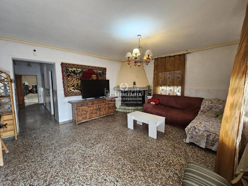 Foto a400f85d-9275-4ec5-9d8e-0381c73ece06. Chalet  con piscina y almacén muy bien situado en Aspe