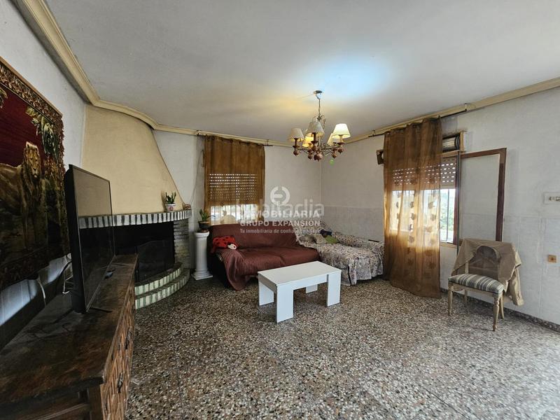 Foto b0ad5249-d092-4ce8-ae04-437b35516dbc. Chalet  con piscina y almacén muy bien situado en Aspe