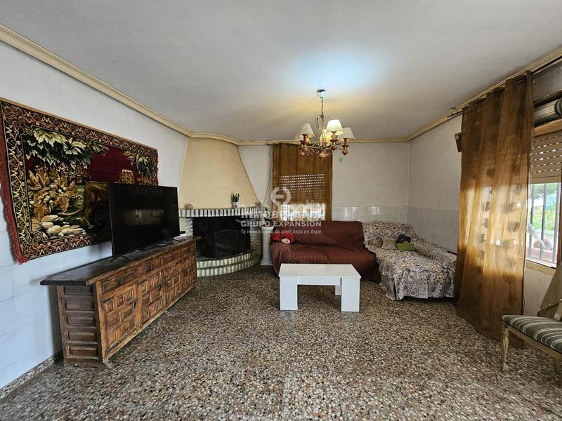 Foto d417eaab-ab91-4b10-8f8b-33582c006c84. Chalet  con piscina y almacén muy bien situado en Aspe