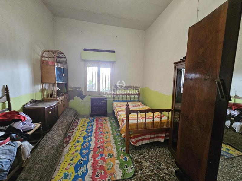 Foto e9d53edd-51d8-4d1c-91d9-48a15628bf60. Chalet  con piscina y almacén muy bien situado en Aspe