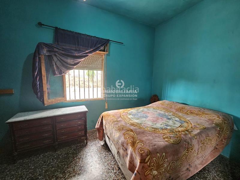 Foto eba1272f-79c6-406c-b366-e8e0269fb421. Chalet  con piscina y almacén muy bien situado en Aspe