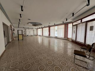 Édifice à Babel. Edificio tipo local ideal para hacer unas 5 o 6 viviendas muy bi