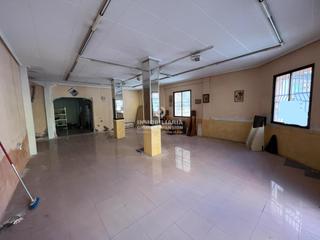 Local commercial à Novelda. Local en novelda de 200 metros muy bien situado