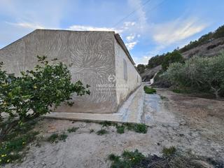 Chalet à El Castillo. Fantástico campo en aspe muy bien situado y pegado al pueblo
