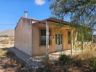 Chalet à Novelda. Chalet en novelda con terreno de 15.000 metros muy bien situado