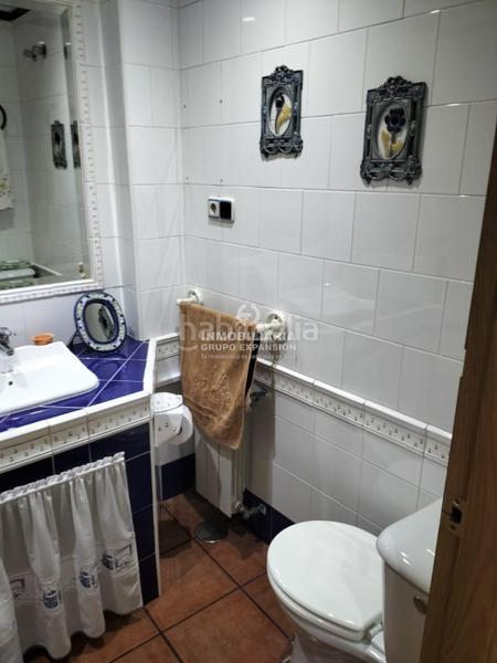 Foto 8c353440-8c8a-48a1-a485-d90ca14c1ce8. Dúplex espectacular piso duplex muy bien situado en Villena