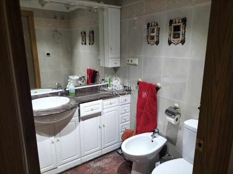 Foto d18f3dbd-ade8-4a9f-a1a7-a56a960b3c3c. Dúplex espectacular piso duplex muy bien situado en Villena