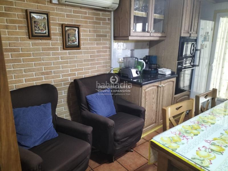 Foto f377c3e8-e6be-4a72-84eb-b18182be57ff. Dúplex espectacular piso duplex muy bien situado en Villena