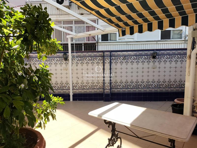 Foto f5308c80-6129-438a-bdbe-d2d6f200d4f3. Dúplex espectacular piso duplex muy bien situado en Villena