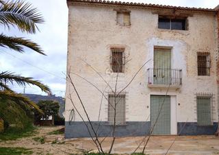 Maison à Las Cruces. Estupenda casa en villena de 397 metros muy bien situado