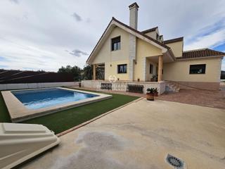 Xalet en El Castillo. Espectacular chalet en aspe de lujo con piscina de 555 metros mu