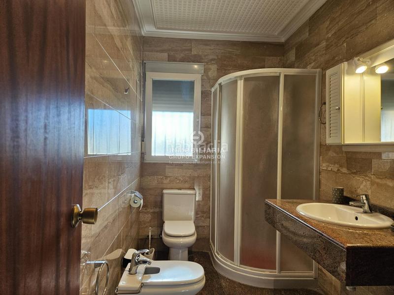 Foto 15f07508-f683-4f6b-a851-2e4667f5db50. Chalet espectacular chalet de 284 metros con piscina muy bien situado en Novelda