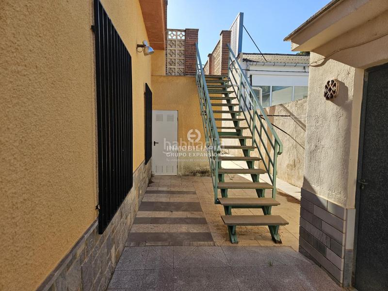 Foto 88b653cb-d80e-4fcb-8120-c2ebe01d7bee. Chalet espectacular chalet de 284 metros con piscina muy bien situado en Novelda