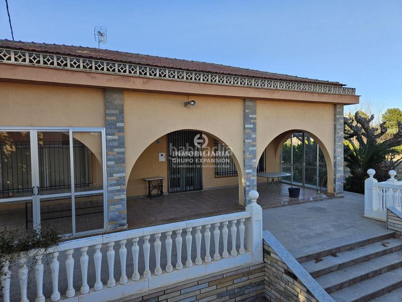 Foto b49dc4c9-47e0-4a25-9023-063e97e3ba9a. Chalet espectacular chalet de 284 metros con piscina muy bien situado en Novelda