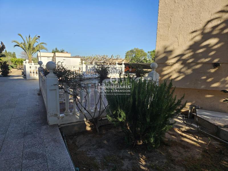 Foto b7640fc4-d87e-45f2-af35-5f7da40b1ced. Chalet espectacular chalet de 284 metros con piscina muy bien situado en Novelda